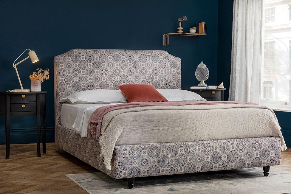 The Medallion Monochrome Full Bed - Image 2