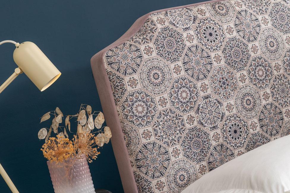 The Medallion Monochrome Full Bed - Image 5