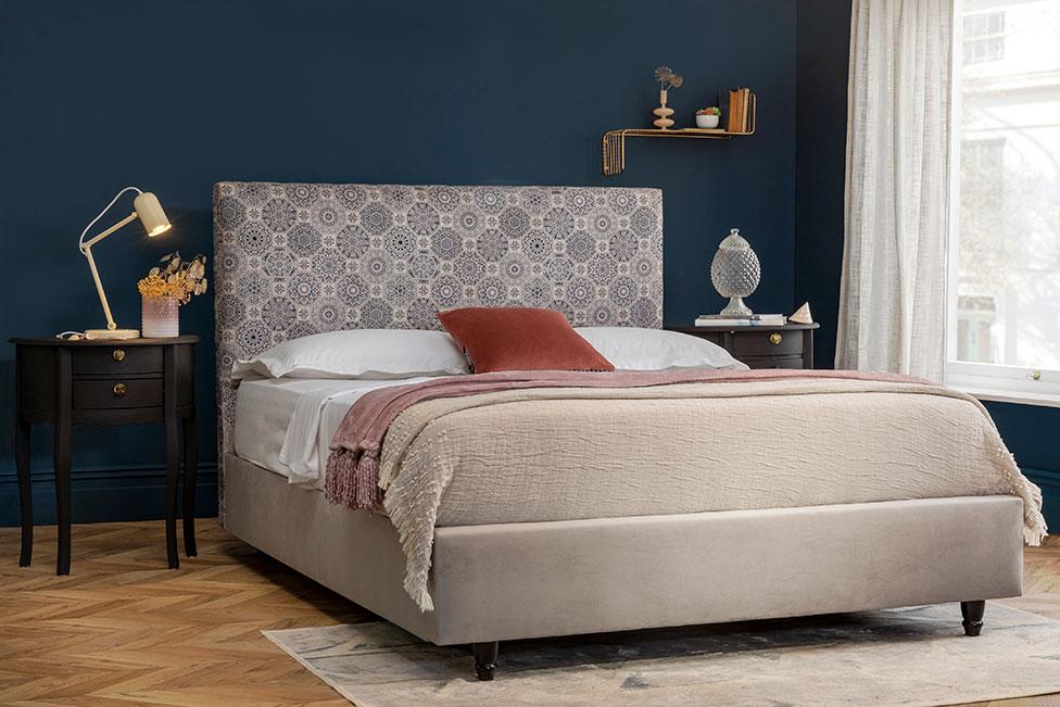 The Medallion Monochrome Bed - Image 2