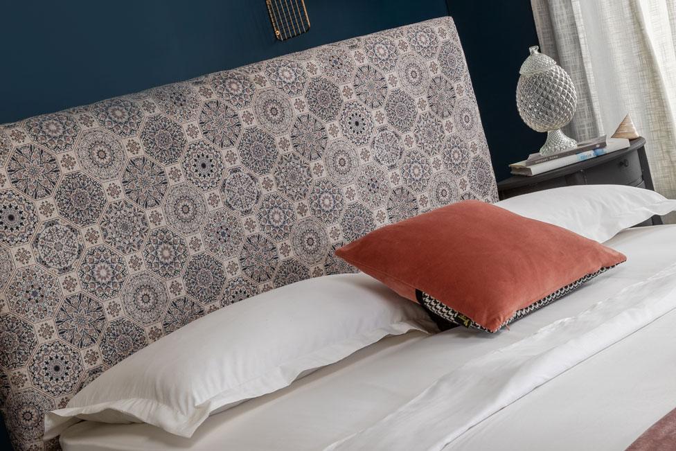 The Medallion Monochrome Bed - Image 3