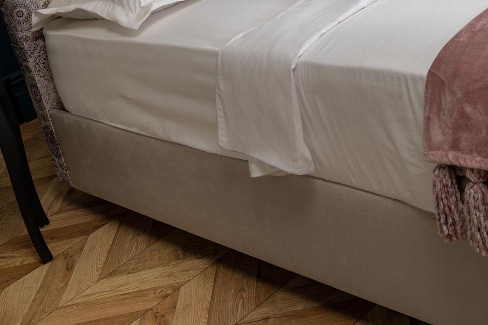 The Medallion Monochrome Bed - Image 4