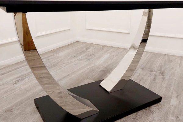 Venus Dining Table with 4 Black Luna Chairs